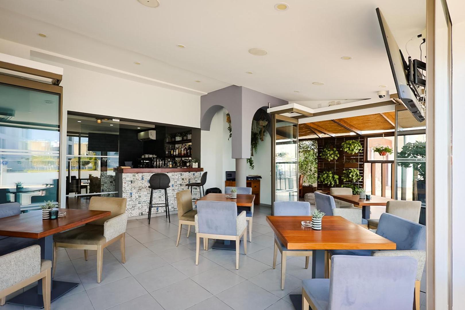 Mikes Kanarium City Hotel ลาร์นาคา ภายนอก รูปภาพ